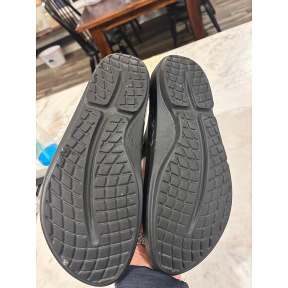 OOFOS OOlala Luxe Recovery Sandals Women’s W7 Solstice Iridescent Flip Flops - Picture 4 of 7